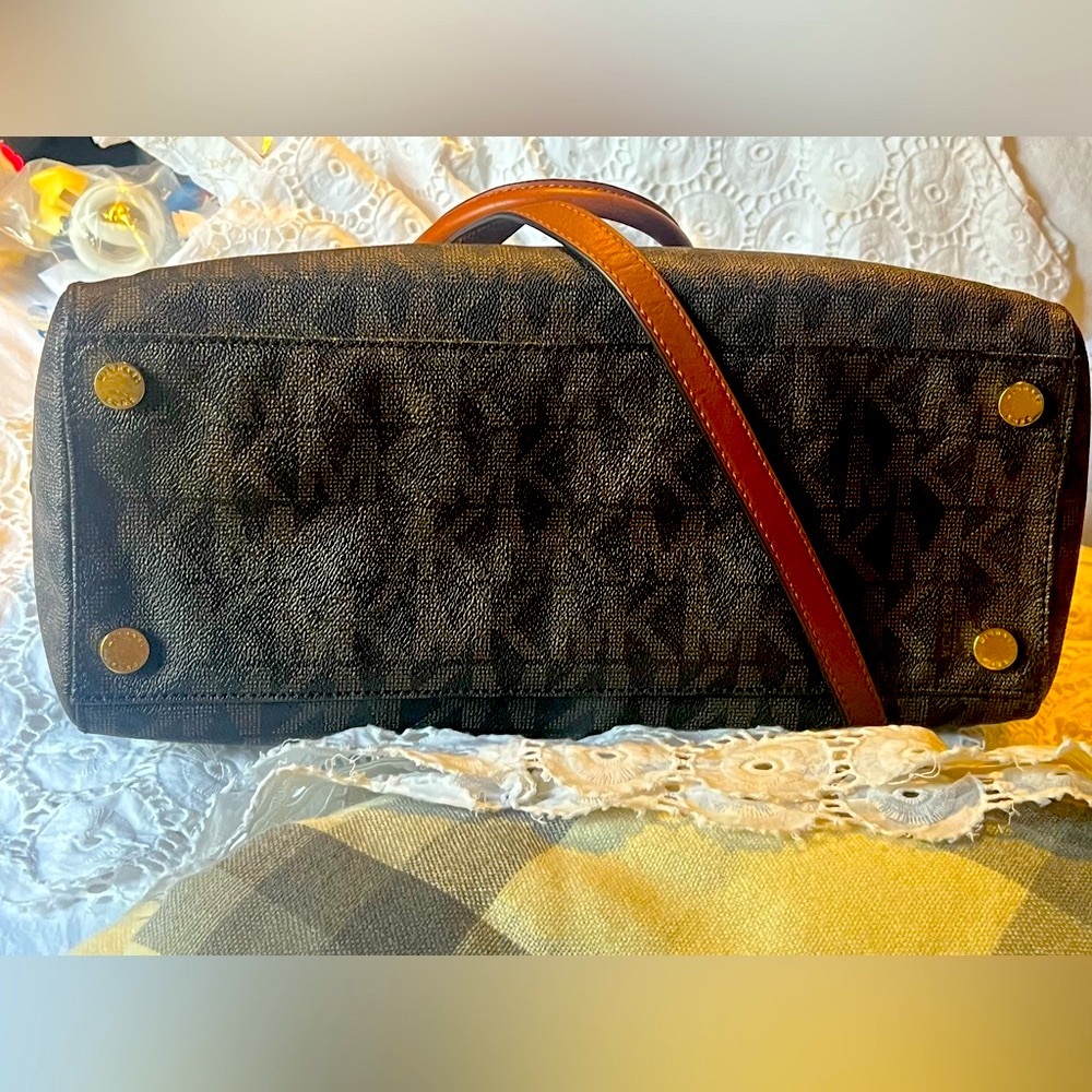 Michael Kors Jet Set Travel Large Satchel with Gold Accents - Picture 4 of 10